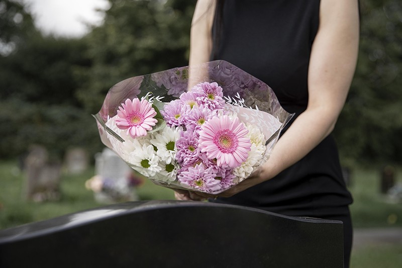 Венки из живых цветов на похороны с доставкой в Москве